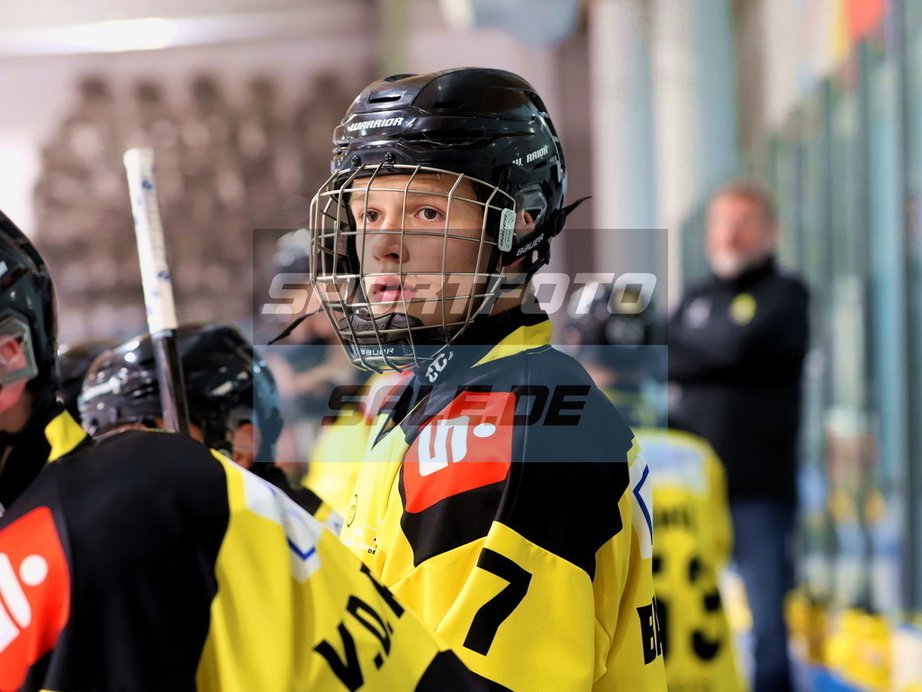 Maxim Bachmann - KEV '81 | Maxim Bachmann - KEV '81 - Realisiert mit Pictrs.com