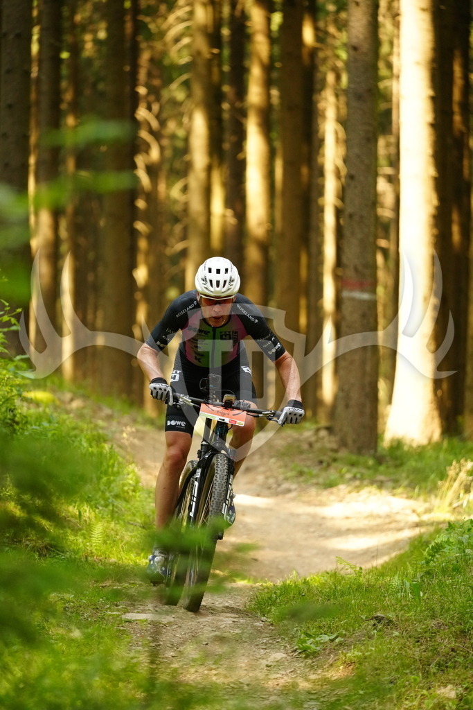 FC102704 | Fotogalerie der Treibjagd im Dunkelwald - Dein MTB Etappenrennen im Erzgebirge - Realisiert mit Pictrs.com