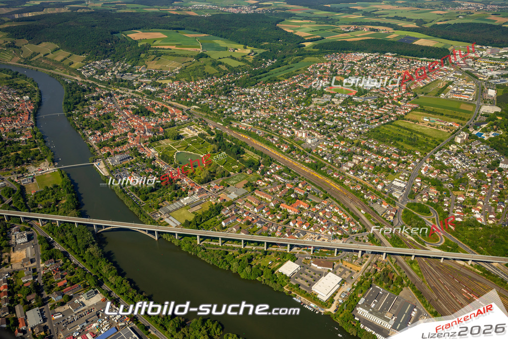 Das Luftbild zeigt  Veitshöchheim - Die Luftaufnahme wurde 2023 vom UL-Flugzeug aus erstellt ( keine Drohne ) - Hochauflösende Luftaufnahme - Für grossformatige Ausdrucke geeignet. Die Geschenkidee !Mit Lizenz und Bildrechte bestellbar