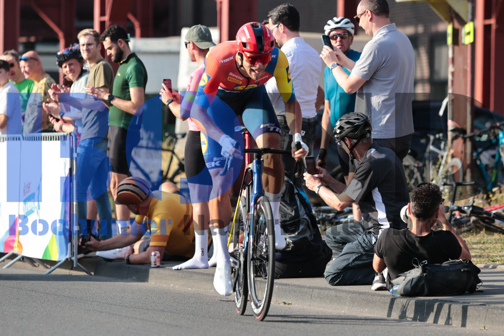 SES_DEUTOU20250820-192 | bond - Realisiert mit Pictrs.com