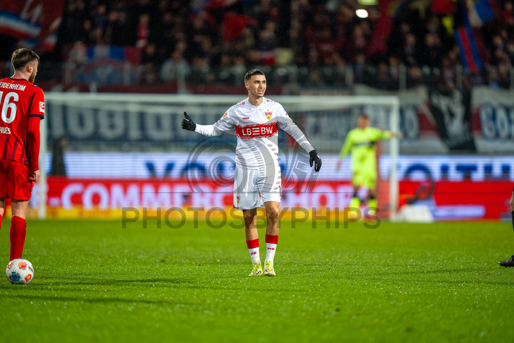 1. FC Heidenheim vs. VfB Stuttgart, Fussball, 1. Bundesliga, 23. Spieltag, Saison 2025/2026, 22.02.2026 | Bilal El Khannouss (VfB Stuttgart, #11),1. FC Heidenheim vs. VfB Stuttgart, Fussball, 1. Bundesliga, 23. Spieltag, Saison 2025/2026, 22.02.2026Foto: photosbyphips/Philip Ziegler