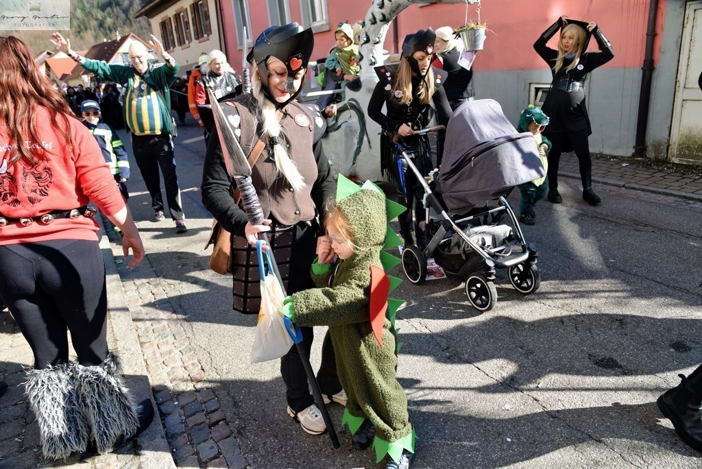 FaMoUmzug-055-RA | Fotoblog Schwarzwald, Foto Blog Wiesental, Pfaffenberg, Winterzauber, Zeller Bergland, Zell im Wiesental, Fotoblog Wiesental, Landschaftsfotos, Bilder Wiesental, Natur, Naturbilder, Fastnacht, Zeller Fastnacht, Zeller Fasnacht, Zeller Bergland, Belchen, - Realisiert mit Pictrs.com