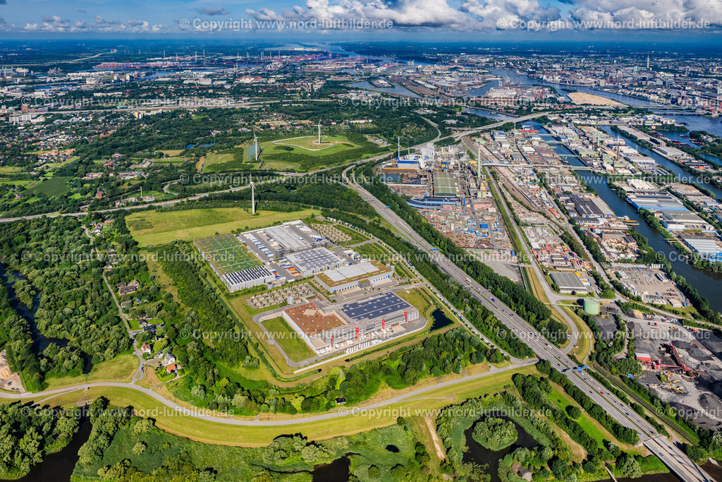 Hamburg_Obergeorgswerder_Kühne_Nagel_Gewerbegebiet_ELS_1033050823 | HAMBURG 04.08.2023 Lagerhallen und Speditionsgebäude der Kühne + Nagel AG & Co. KG an der Straße Beim Schröderschen Hof in Hamburg, Deutschland. Weiterführende Informationen bei: Kühne + Nagel (AG & Co.) KG. // Warehouses and forwarding building of Kuehne + Nagel AG & Co. KG on street Beim Schroederschen Hof in Hamburg, Germany. Further information at: Kuehne + Nagel (AG & Co.) KG. Foto: Martin Elsen