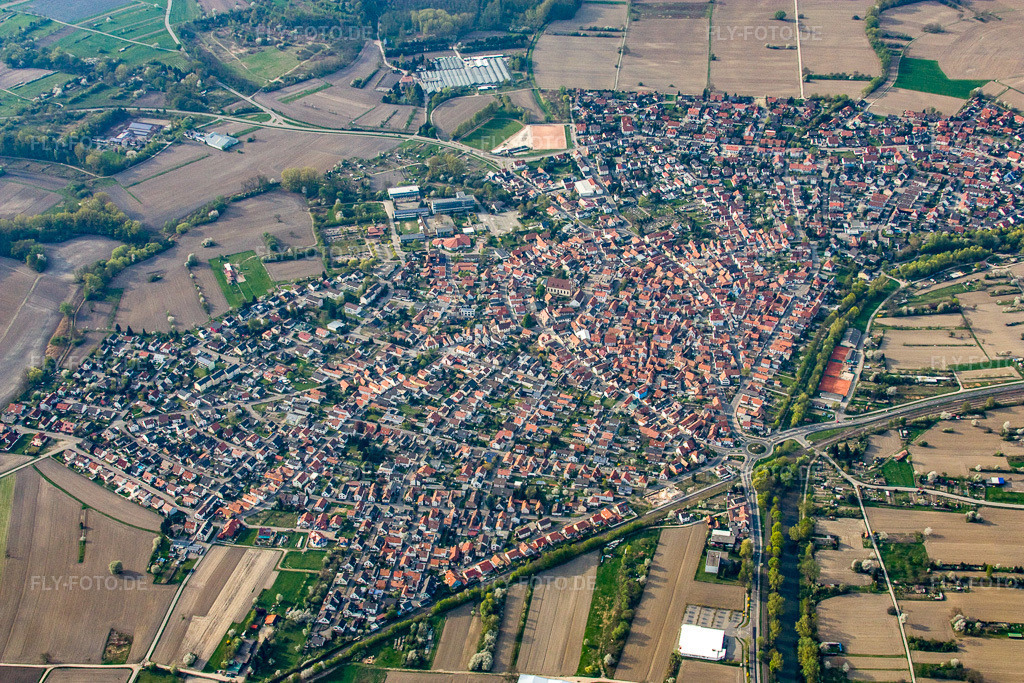 Luftbild: Gesamtansicht in Hagenbach im Bundesland Rheinland-Pfalz in Deutschland. Foto: IMG_17788.jpg vom 12.04.2009 durch Werner Riehm/FLY-FOTO.de