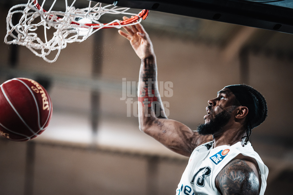 Basketball | Männer | Saison 2023/2024 | easyCredit Basketball Bundesliga | 32. Spieltag | Veolia Towers Hamburg vs. NINERS Chemnitz | 04.05.2024 | Vincent King (#13, Veolia Towers Hamburg)