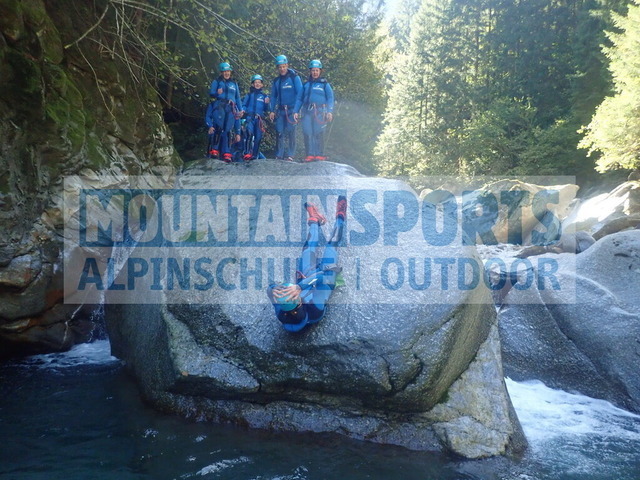 P1010090 | Bestelle die Bilder deines Berg- oder Wasser-Abenteuers mit Mountain Sports bequem von zu Hause aus direkt über unseren Online Fotoshop von pictrs.com. - Realisiert mit Pictrs.com