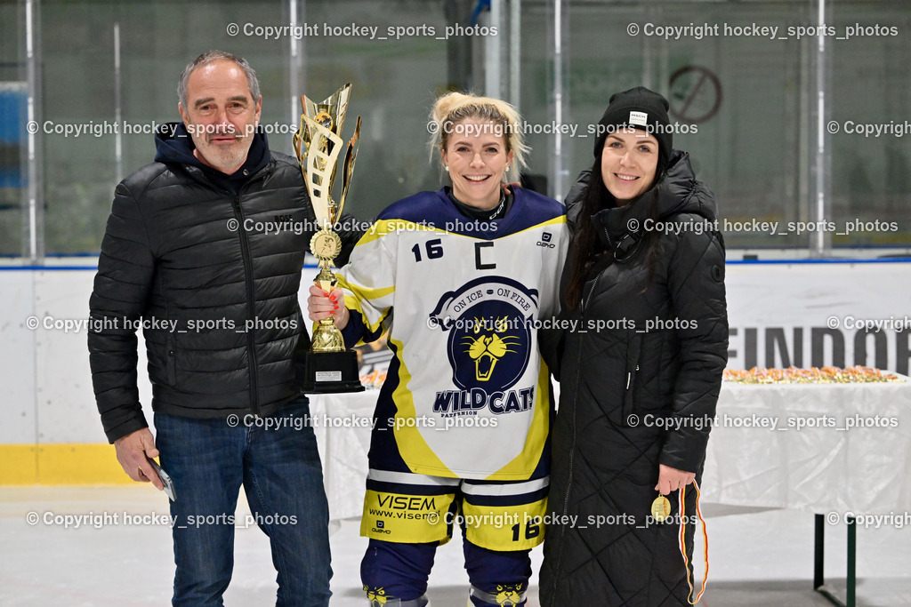 WILDCATS PATERNION & Lady Hawks Siegerehrung-Meisterfeier | KEHV-Wettspielreferent Michael Baumer, #16 Anton Sandra WILDCATS PATERNION, KEHV-Damenreferentin Sabine Huber, Pokalübergabe, WILDCATS PATERNION &amp; Lady Hawks Siegerehrung-Meisterfeier, WILDCATS PATERNION &amp; Lady Hawks Siegerehrung-Meisterfeier am 12.03.2025 in Steindorf (Ossiachersee Halle), Austria, (Photo by Bernd Stefan)