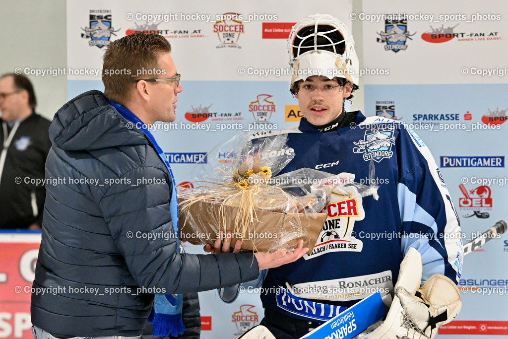 ESC Steindorf vs. EC Hornets Spittal 25.2.2024 | Spieler des Abends, #31 Steiner Paul ESC Steindorf, Thomas Freunschlag, ESC Steindorf vs. EC Hornets Spittal 25.2.2024, ESC Steindorf vs. EC Hornets Spittal 25.2.2024 am 25.02.2024 in Steindorf (Ossiachersee Halle), Austria, (Photo by Bernd Stefan)