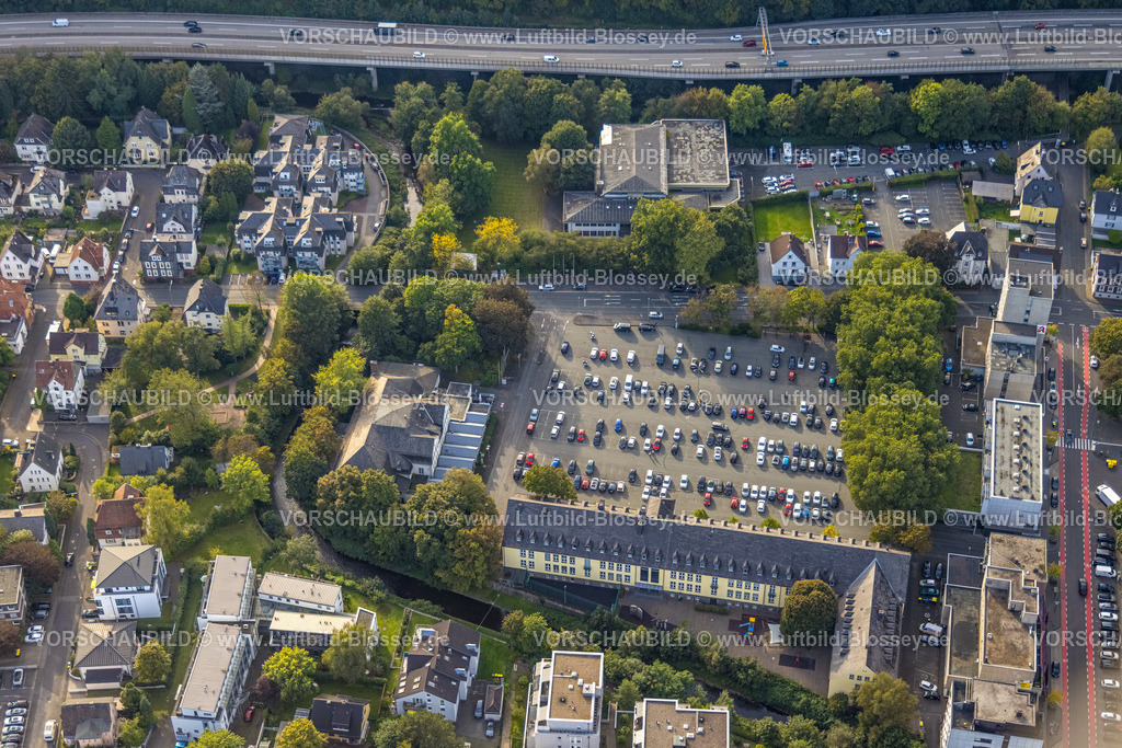 Siegen230912339 | Luftbild, Lindenschule und Parkplatz Bismarckplatz Weidenau, Weidenau-West, Siegen, Siegerland, Nordrhein-Westfalen, Deutschland