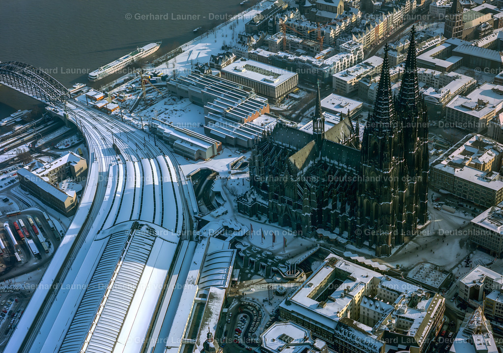 7524245 | Kölner Dom ,offiziell Hohe Domkirche Sankt Petrus, ist eine römisch-katholische Kirche in Köln