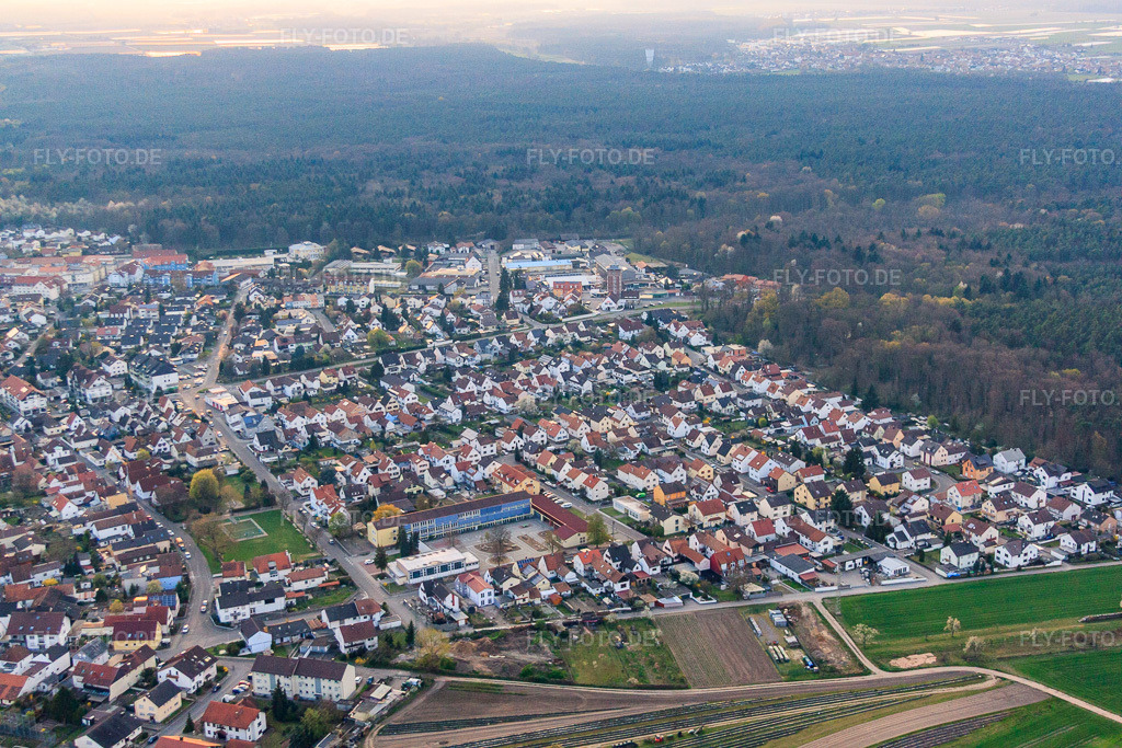 Luftbild: Lina Sommer Grundschule in Jockgrim im Bundesland Rheinland-Pfalz in Deutschland. Foto: IMG_63483.jpg vom 28.03.2014 durch Werner Riehm/FLY-FOTO.de