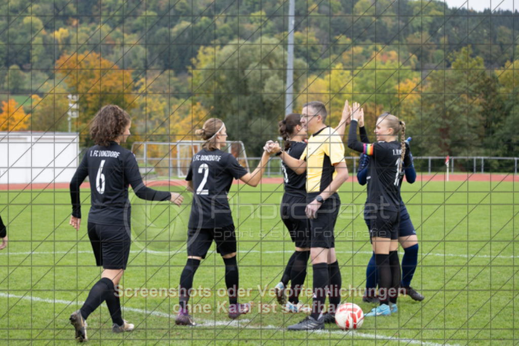 20251012_130321_0079 | #,1.FC Donzdorf (schwarz) vs. VfB Stuttgart II (rot), Fussball, Frauen-Verbandsliga Württemberg, 05. Spieltag, Saison 2025/2026, Rasenplatz Lautertal Stadion, Süßener Straße 16, 73072 Donzdorf, 12.10.2025 - 13:00 Uhr,Foto: PhotoPeet-Sportfotografie/Peter Harich