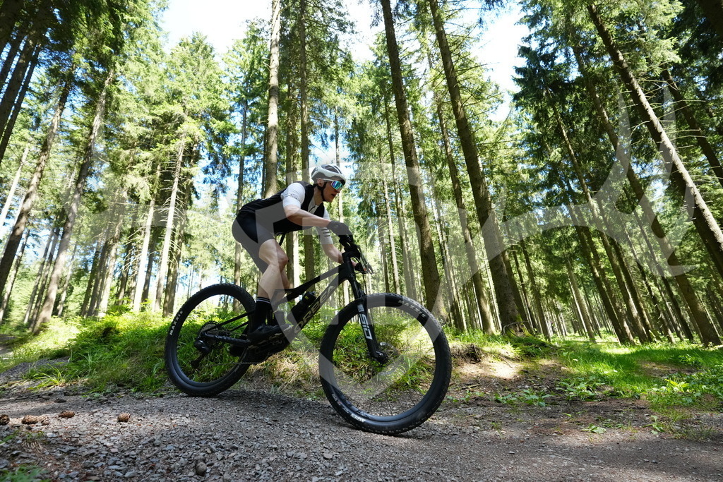 FC100958 | Fotogalerie der Treibjagd im Dunkelwald - Dein MTB Etappenrennen im Erzgebirge - Realisiert mit Pictrs.com