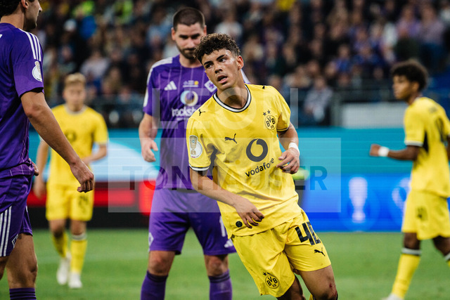 DFB-Pokal: HEBC - Borussia Dortmund, 01.09.2026 | Samuele Inacio (Borussia Dortmund, 40) schießt zum 0:3, JUBEL, TOR; Fußball, DFB-Pokal, 1. Runde: HEBC vs. Borussia Dortmund am 01.09.2026 im Volksparkstadion, HamburgDFB REGULATIONS PROHIBIT ANY USE OF PHOTOGRAPHS AS IMAGE SEQUENCES AND/OR QUASI-VIDEO. - Realisiert mit Pictrs.com