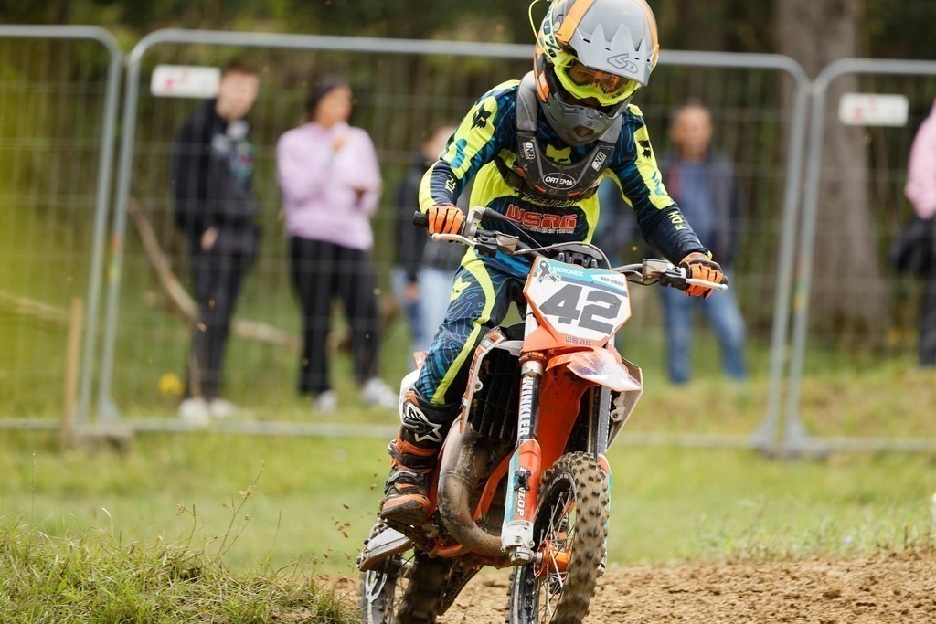 Motocross_Gerstetten_250802_4187 | Fotopresso – Sportfotografie in Heidenheim & Umgebung. Professionelle Sportfotografie für unvergessliche Momente. Dynamische Action-Shots, emotionale Szenen & hochwertige Bilder. - Realisiert mit Pictrs.com