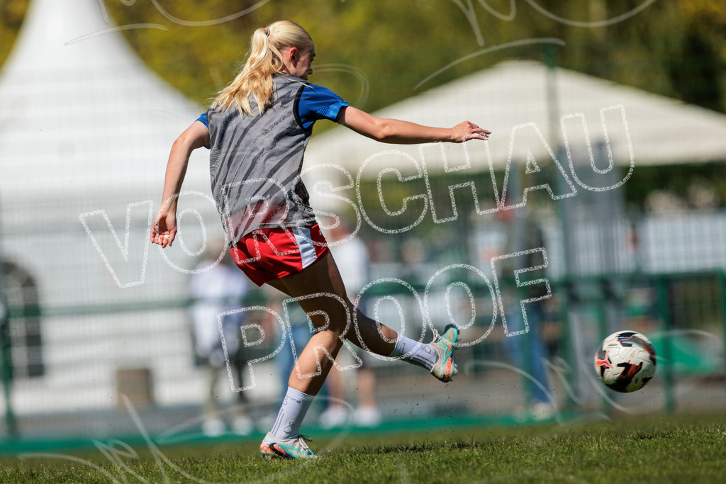 Gipfeltreffen der Frauen: Finale um den Sachsenlotto Landespokal 2026 | Am 1. Mai 2026 trafen im Endspiel des Sachsenlotto Landespokals die Frauen des Chemnitzer FC und die zweite Mannschaft von RasenBallsport Leipzig aufeinander. Vor stimmungsvoller Kulisse kämpften beide Teams ab 15:00 Uhr um die begehrte Trophäe des sächsischen Fußballs. Diese Galerie zeigt die Highlights, packende Zweikämpfe und die emotionalsten Momente des Finaltags. - Realisiert mit Pictrs.com