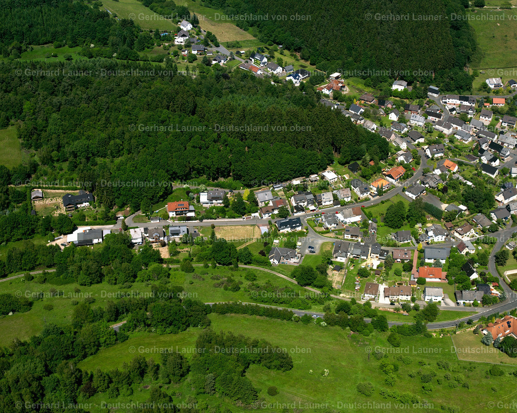2611137 | SEELBACH 09.06.2006 Wohngebiet einer Einfamilienhaus- Siedlung  in Seelbach im Bundesland Hessen, Deutschland // Single-family residential area of settlement  in Seelbach in the state Hesse, Germany Foto: Gerhard Launer
