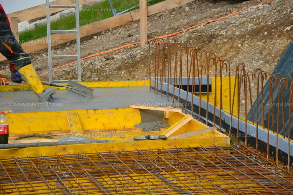 bib-lg04-betonarbeiten-0348 | Nach LV-Leistungsgruppen sortierte Detailfotos über den Bau eines Hauses. Alle Hausbau-Bilder direkt vom Urheber und Autor der Website Haus-Selber-Bauen.com
