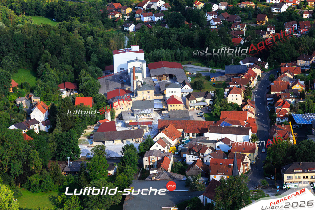 Die Luftaufnahme der Stadt Weissenbrunn wurde vom UL-Flugzeug heraus erstellt ( keine Drohne )- hohe Auflösung für beste Qualität