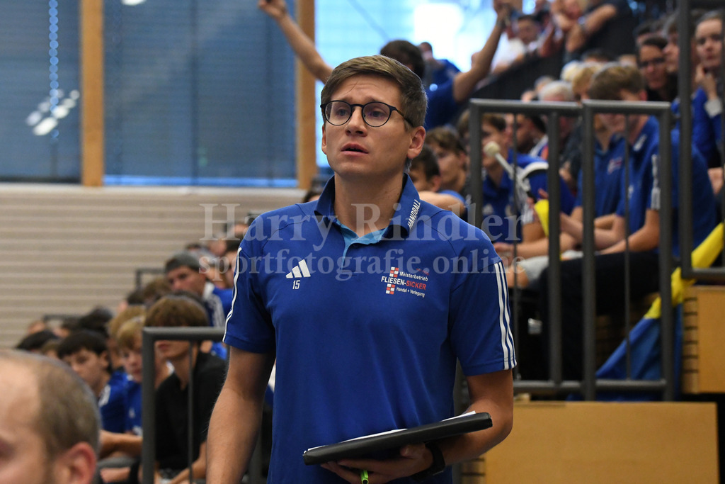 HC Deggendorf : SSG Metten | Florian Sedlmeier (Chef-Trainer SSG Metten) - Realisiert mit Pictrs.com