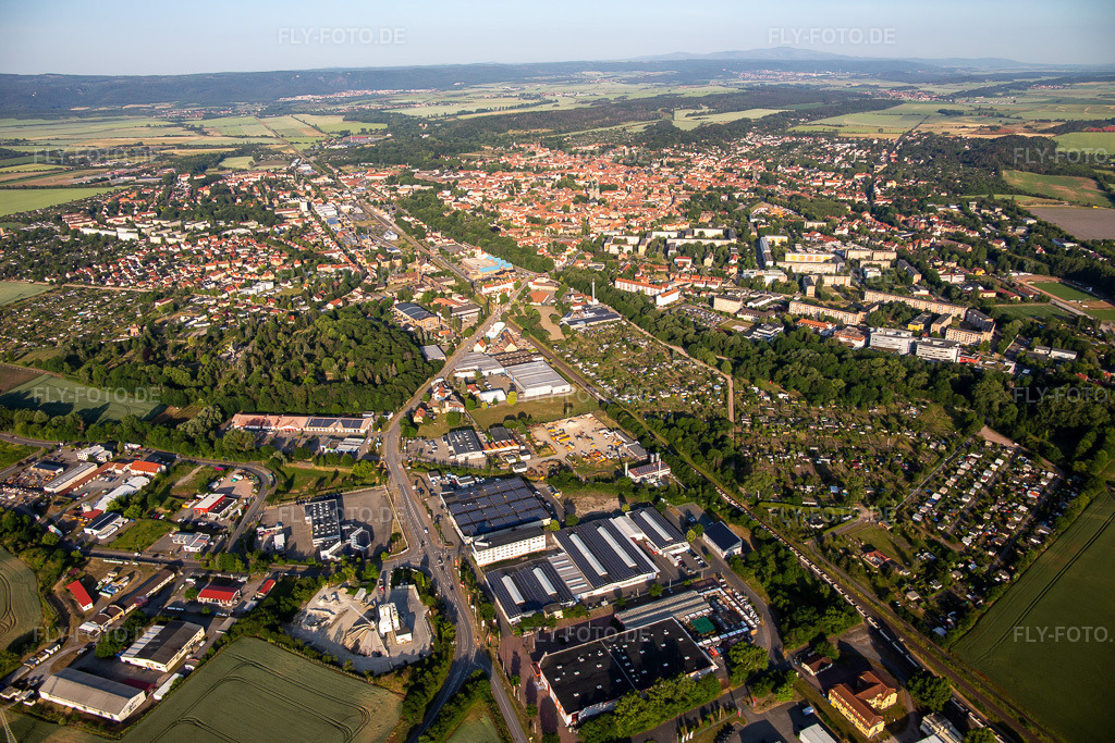Luftbild: Gewerbegebiet Magdeburger Straße in Quedlinburg im Bundesland Sachsen-Anhalt in Deutschland. Foto: IMG_136312.jpg vom 15.06.2023 durch Werner Riehm/FLY-FOTO.de