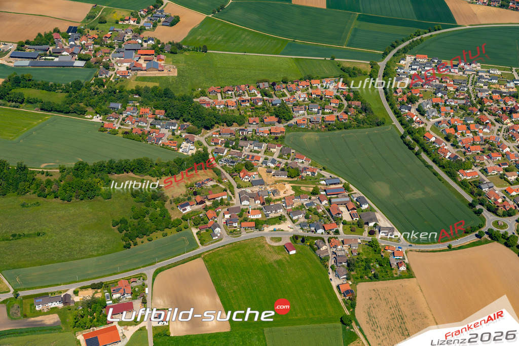 Das Luftbild zeigt : Hörmannsdorf Weng - Die Luftaufnahme wurde 2024 vom UL-Flugzeug aus erstellt ( keine Drohne ) - Hochauflösende Luftaufnahme - Für grossformatige Ausdrucke geeignet. Die Geschenkidee !Mit Lizenz und Bildrechte bestellbar