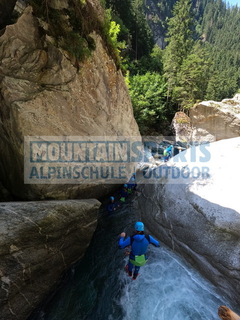 GOPR1893 | Bestelle die Bilder deines Berg- oder Wasser-Abenteuers mit Mountain Sports bequem von zu Hause aus direkt über unseren Online Fotoshop von pictrs.com. - Realisiert mit Pictrs.com