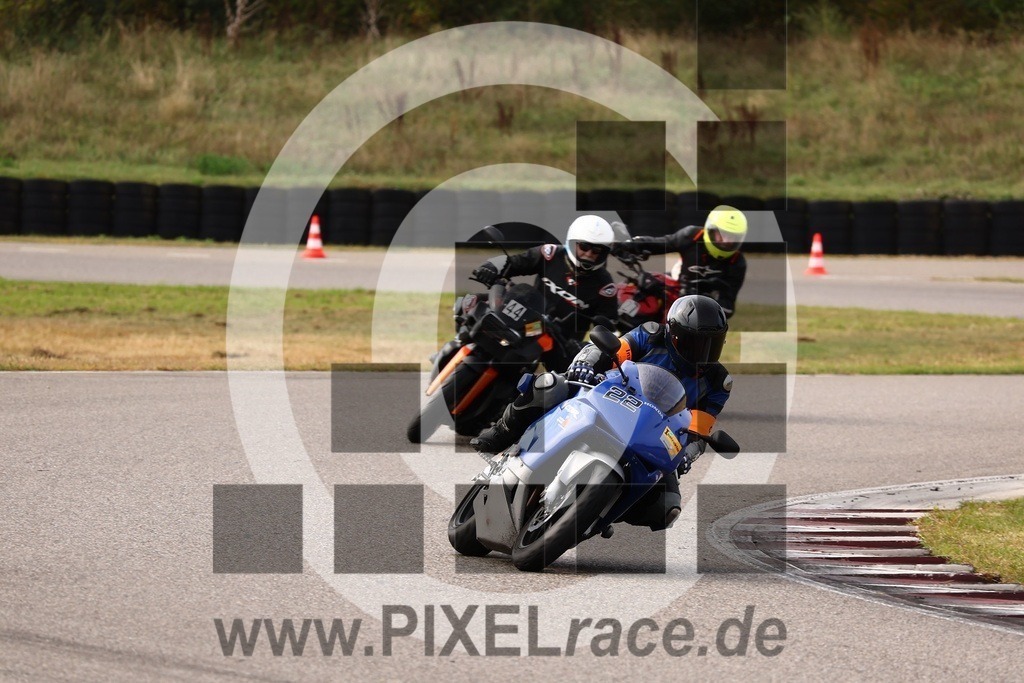 0022-20260921_02297 | Schöne Erinnerungen an spannende Momente - das festzuhalten ist unser Job. PIXELrace.de ist seit 2003 auf den Rennstrecken Europas unterwegs um die Action draußen beim Fahren und die wunderbare Stimmung imm Fahrerlager für euch einzufangen.