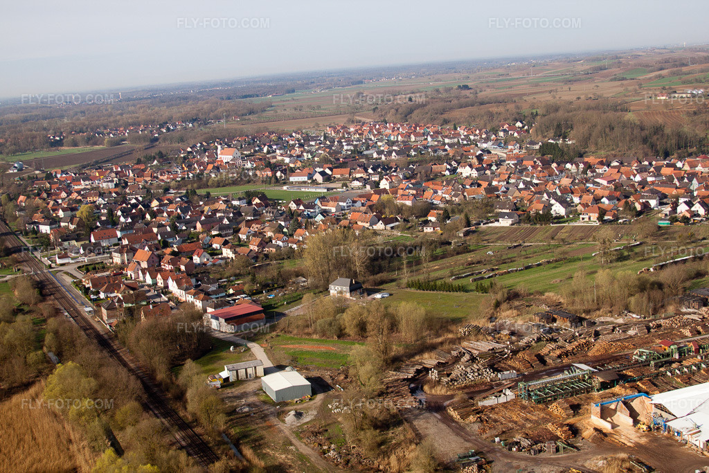 Aerial view: View of the town in Mothern in the state Bas-Rhin, France.Photo: IMG_25619.jpg taken on 04/02/2010 by Werner Riehm/FLY-FOTO.comResolution of the original: 4752 x 3168 px