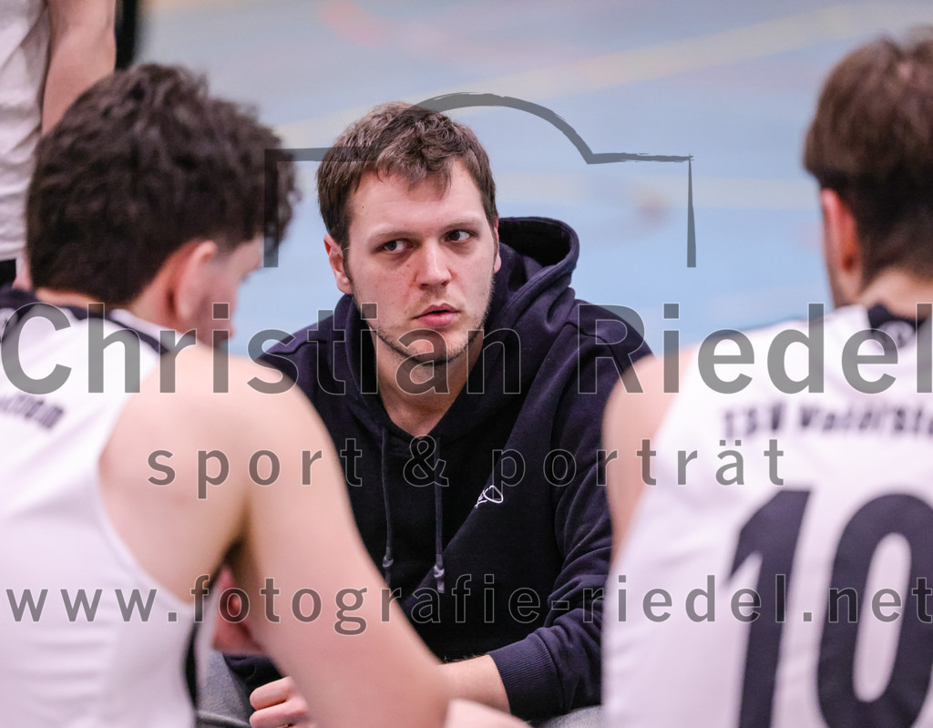 2026-01-31_075_TSV_Vaterstetten_gegen_TS_Herzogenaurach | Vaterstetten, Deutschland, 31.01.2026:Basketball, 2. Regionalliga Süd 2025 / 2026, 14. Spieltag, TSV Vaterstetten gegen TS Herzogenaurach, Endergebnis: 71:70Trainer Kilian Drechsel (TSV Vaterstetten)Foto: Christian Riedel / fotografie-riedel.net