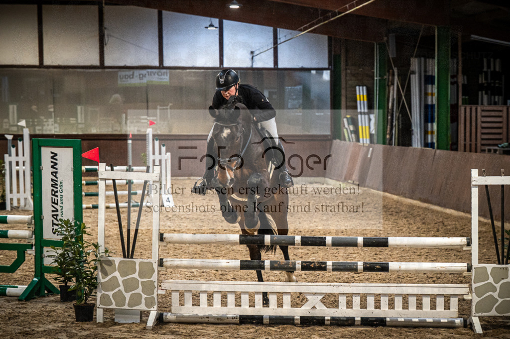 Hallenreittunier Voxtrup 2023 | Entdecke hochwertige Reitturnierfotos von Foto Oger. Professionell, emotional und authentisch – jetzt Lieblingsmomente im Shop bestellen.Deutschlandweite Turnierfotografie. - Realisiert mit Pictrs.com