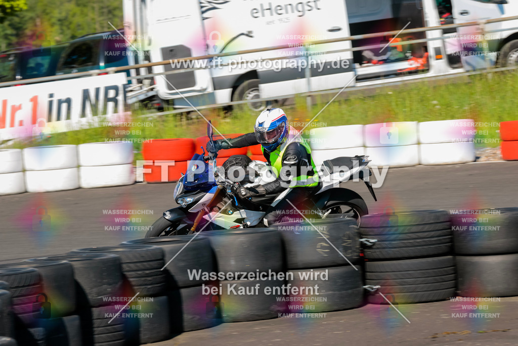 Moto-TeamOBK-21411 | Hier findet Ihr Bilder von Touristenfahrten auf der Nürburgring Nordschleife oder von anderen Veranstaltungen die ich besucht habe. Viel Spass beim Durch Schauen 