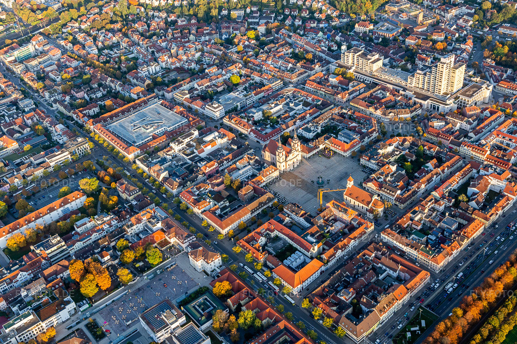 Luftbild: Marktplatz im Ortsteil Ludwigsburg-Mitte in Ludwigsburg im Bundesland Baden-Württemberg in Deutschland. Foto: IMG_119039.jpg vom 14.10.2019 durch Werner Riehm/FLY-FOTO.de