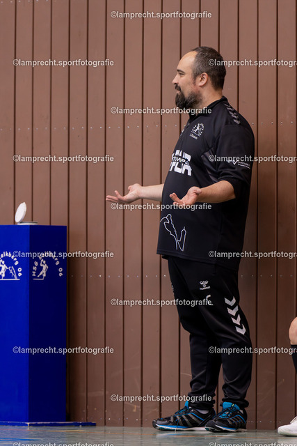 Handball I Damen I Saison 2025-2026 I Verbandsliga Süd I 15. Spieltag I HSG Kalkberg 06 - HSG Holsteinische Schweiz 213 | Benjamin Busch (Trainer, HSG Kalkberg 06) - Realisiert mit Pictrs.com