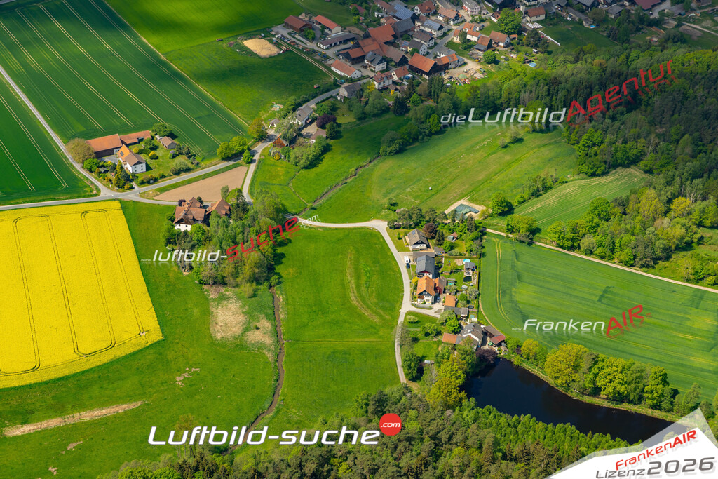 Die Luftaufnahme Schwärzdorf - Mitwitz wurde 2022 vom Flugzeug aus (keine Drohne) erstellt. Hohe Auflösung -für große Poster und Wandbilder geeignet - Garantiert!