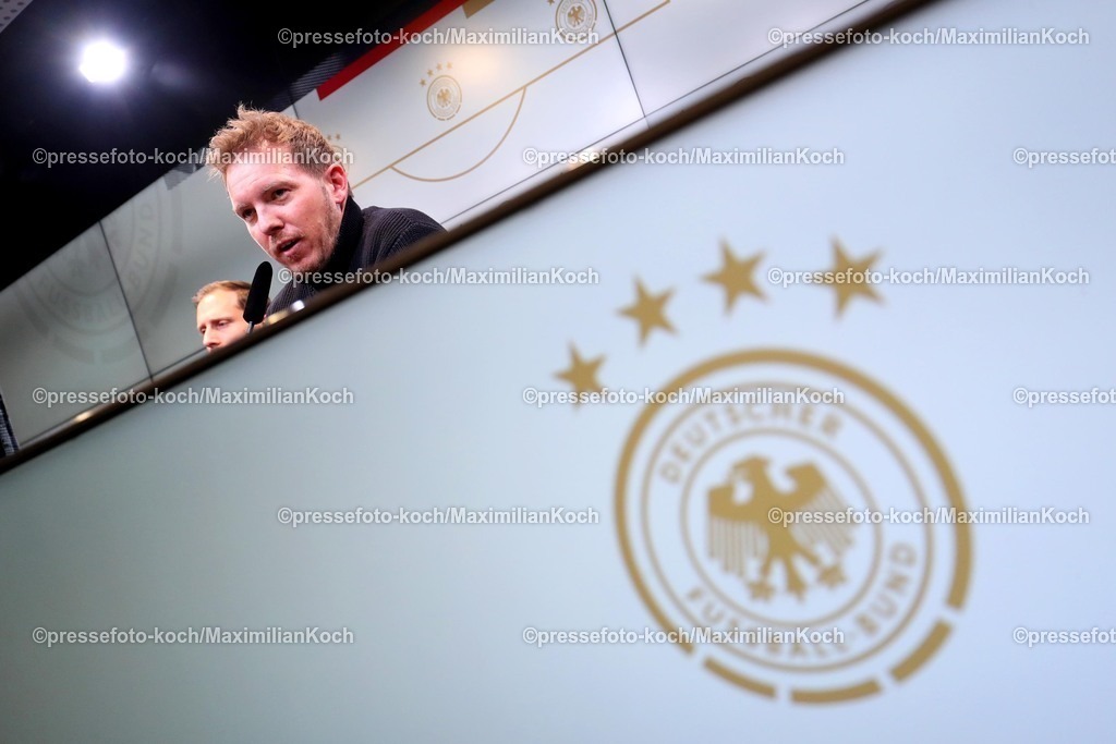 DFB22032501021 | 22.03.2025, Fußball, Abschlusstraining und Pressekonferenz vor dem Nations League  Viertelfinale Deutschland - Italien, Signal Iduna Park, Saison 2024 2025: Bundestrainer Julian Nagelsmann (GER #hc) DFB regulations prohibit any use of photographs as image sequences and or quasi-video.