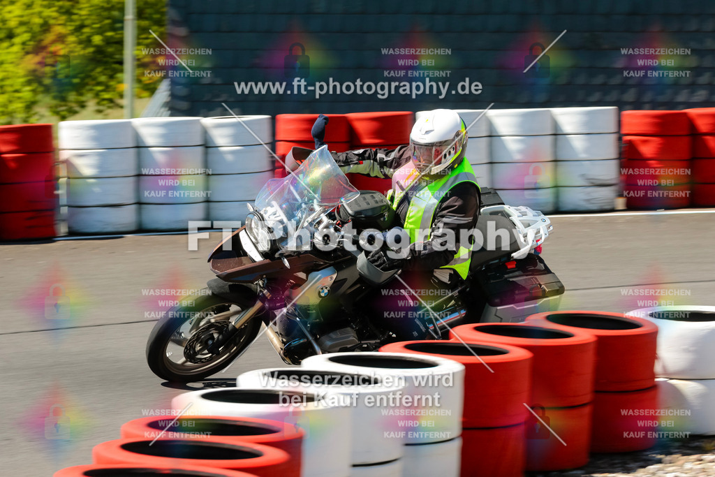 Moto-TeamOBK-22286 | Hier findet Ihr Bilder von Touristenfahrten auf der Nürburgring Nordschleife oder von anderen Veranstaltungen die ich besucht habe. Viel Spass beim Durch Schauen 