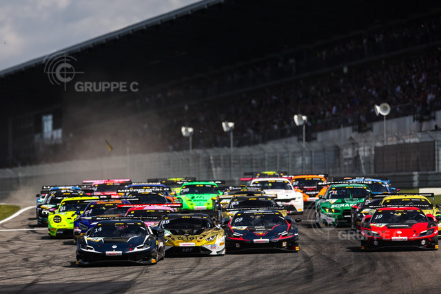 DTM525_080913324309453JS_JS | DTM, 9. + 10. Rennen Nürburgring 2025 - Foto: Gruppe C Photography; #14 Ferrari 296 GT3, EMIL FREY RACING: Jack Aitken; #69 Ferrari 296 GT3, EMIL FREY RACING: Thierry Vermeulen; #19 Lamborghini Huracán GT3 EVO 2, TGI Team Lamborghini by GRT: Luca Engstler - Realisiert mit Pictrs.com