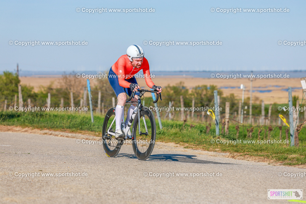 727_AR6_8310 | Neusiedlersee Radmarathon 2026@sportshot_your_pictrs #yourpictures#roadtowm2029 #nrm #neusiedlerseeradmarathon #neusiedlersee #neusiedlerseetourismus #burgenland #mörbisch #nrm26 #burgenlandtourismus #voglundco #poweredbyburgenlandtourismus #radsport #rad #marathon #ucigranfondo #visitburgenland #ucigranfondoworldseries
