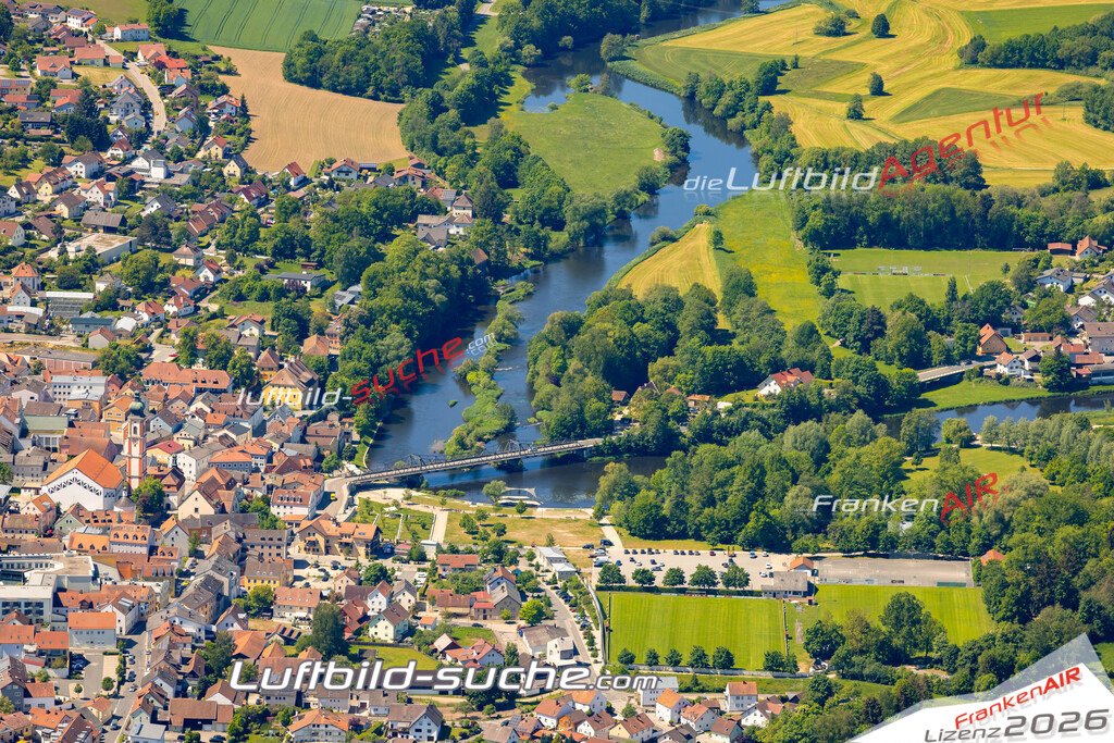 Das Luftbild zeigt :  Roding - Die Luftaufnahme wurde 2024 vom UL-Flugzeug aus erstellt ( keine Drohne ) - Hochauflösende Luftaufnahme - Für grossformatige Ausdrucke geeignet. Die Geschenkidee !Mit Lizenz und Bildrechte bestellbar