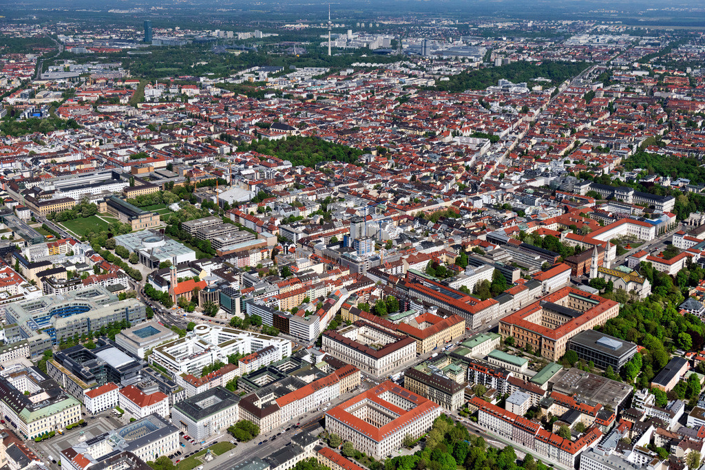 dr__0063352.jpg | MüNCHEN 29.04.2025 Innenstadtbereich im Stadtgebiet Maxvorstadt an der Altstadtring-Tunnel, Ludwigstraße, Von-der-Tann-Straße in München im Bundesland Bayern, Deutschland. // Cityscape of the district Maxvorstadt on street Altstadtring-Tunnel, Ludwigstrasse, Von-der-Tann-Strasse in Munich in the state Bavaria, Germany. Foto: Daniel Reiter