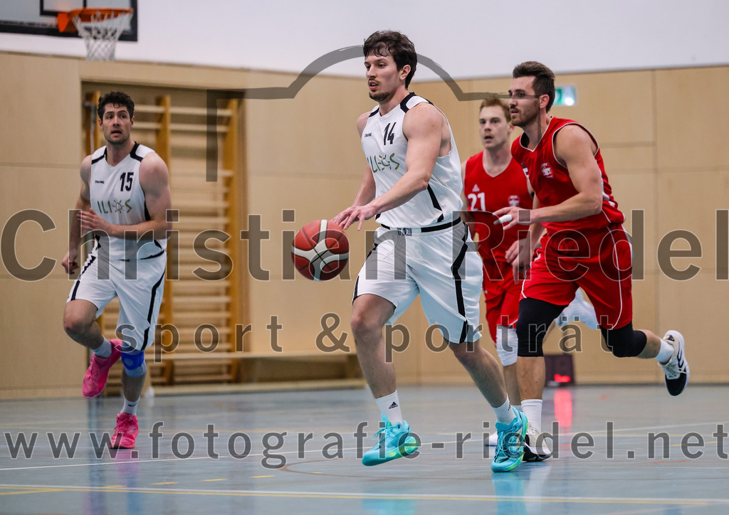 2025-12-06_027_TSV_Vaterstetten_gegen_MTV_1879_Muenchen | Vaterstetten, Deutschland, 06.12.2025:Basketball, 2. Regionalliga Süd 2025 / 2026, 9. Spieltag, TSV Vaterstetten gegen MTV 1879 München, Endergebnis: 58:83Ivan Nikolovski (TSV Vaterstetten, #14)Foto: Christian Riedel / fotografie-riedel.net