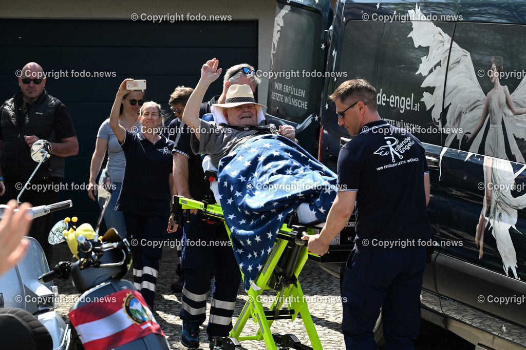Rollende Engel_ Vespa_ 07.05.2023-12 | 07.05.2023, Neuhofen, Kremsmuenster, AUT, Rollende Engel Vespatreffen, im Bild Ankunft Patient Josef Wuehl, Rollende Engel