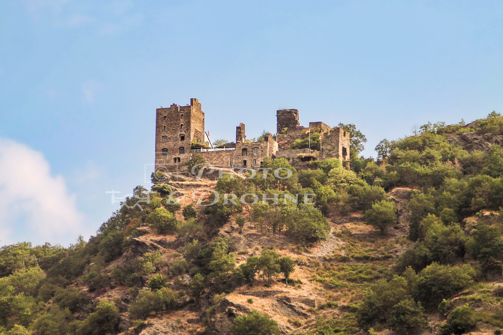 Burg Liebenstein- | Burg Liebenstein bietet nicht nur einen tollen Ausblick auf das Rheintal sondern auch auf Bad Salzig, einem Ortsteil von Boppard. - Realisiert mit Pictrs.com