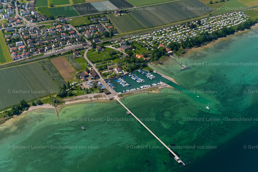 4027205 | ALTNAU 17.05.2020 Uferbereiche des Strandbad mit Sportboothafen in Altnau im Kanton Thurgau, Schweiz. // Beach areas on the mit Sportboothafen in Altnau in the canton Thurgau, Switzerland. Foto: Gerhard Launer
