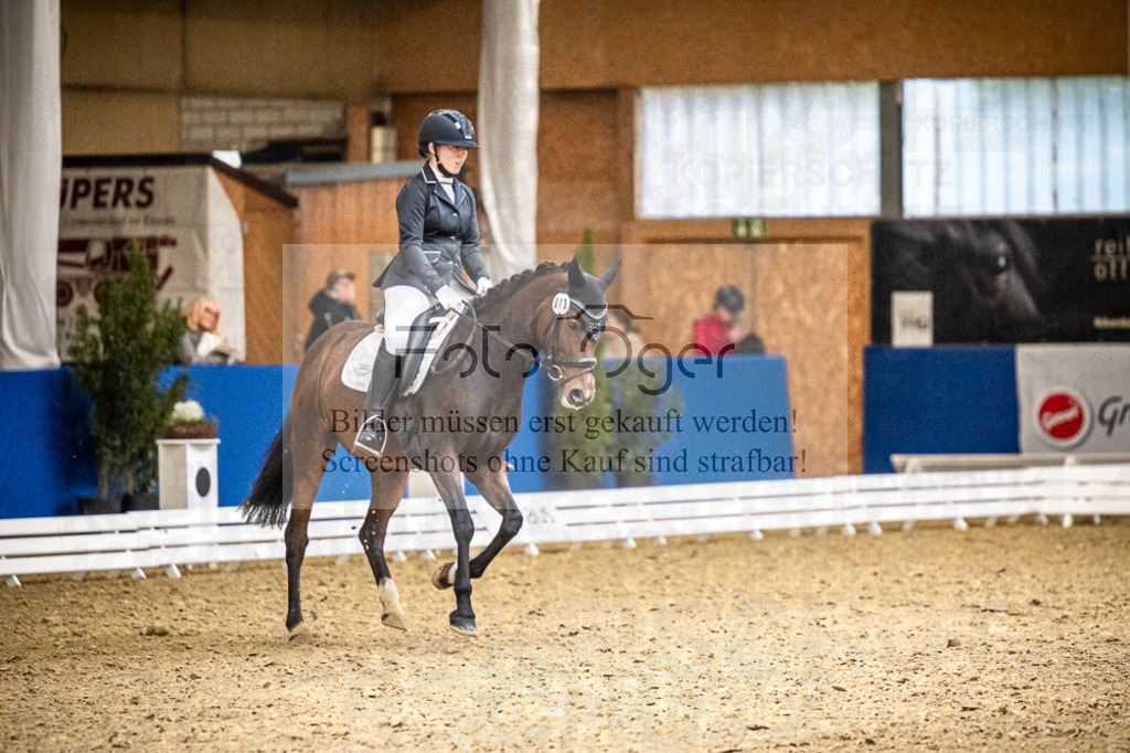 DOS_3935 | Entdecke hochwertige Reitturnierfotos von Foto Oger. Professionell, emotional und authentisch – jetzt Lieblingsmomente im Shop bestellen.Deutschlandweite Turnierfotografie. - Realisiert mit Pictrs.com
