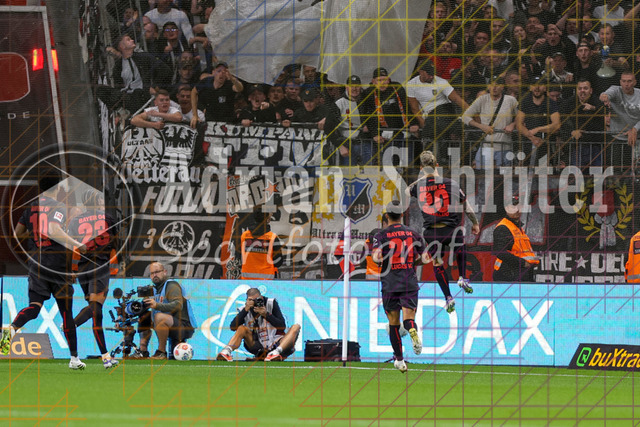 Bayer 04 Leverkusen vs Eintracht Frankfurt - Bundesliga  | Leverkusen, Deutschland, 12.09.25:   Alejandro Grimaldo (Bayer 04 Leverkusen) Torjubel, jubelt nach seinem Treffer zum 1:0 waehrend des Spiels der Bundesliga zwischen  Bayer 04 Leverkusen vs Eintracht Frankfurt in der BayArena(Foto von Brauer-Fotoagentur / Adrian Schlueter)