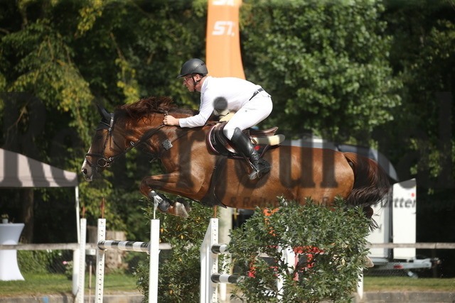Waiblingen_2022_Springen_Kl.S_Christian Pfeifer_Lollita 3 (1) | Alle Fotos der Reiterjournal Fotografin Doris Matthaes im Reiterjournal Online-Fotoshop. - Realisiert mit Pictrs.com