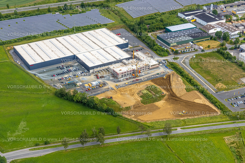 Meschede220600856 | Luftbild, Gewerbegebiet Enste-Süd mit Solarpark Enste an der Autobahn A46, Baustelle mit Neubau Logistikzentrum Briloner Leuchten GmbH, Enste, Meschede, Sauerland, Nordrhein-Westfalen, Deutschland