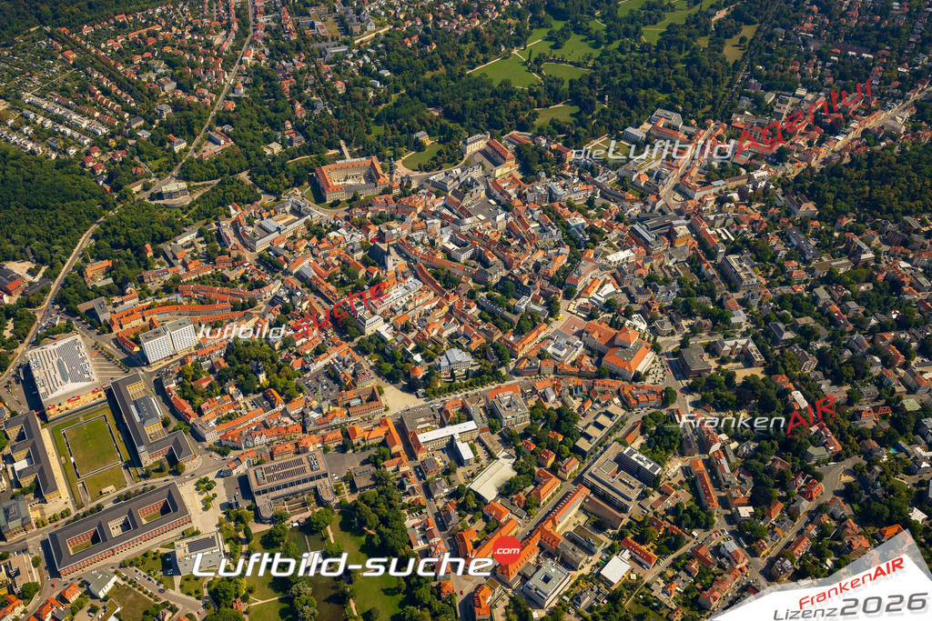 Luftbild der Stadt Weimar - Die Luftaufnahme wurde 2025 vom UL-Flugzeug heraus erstellt ( keine Drohne ) - Hochauflösende Luftaufnahme - für professionelle Ausdrucke geeignet. Die Geschenkidee !Hier alle&nbsp;Infos zur Lizenzierung der LuftaufnahmeWir fliegen auch dieses Jahr wieder in Ihre Region um Luftbilder zu erstellen.- Luftbild anfragen